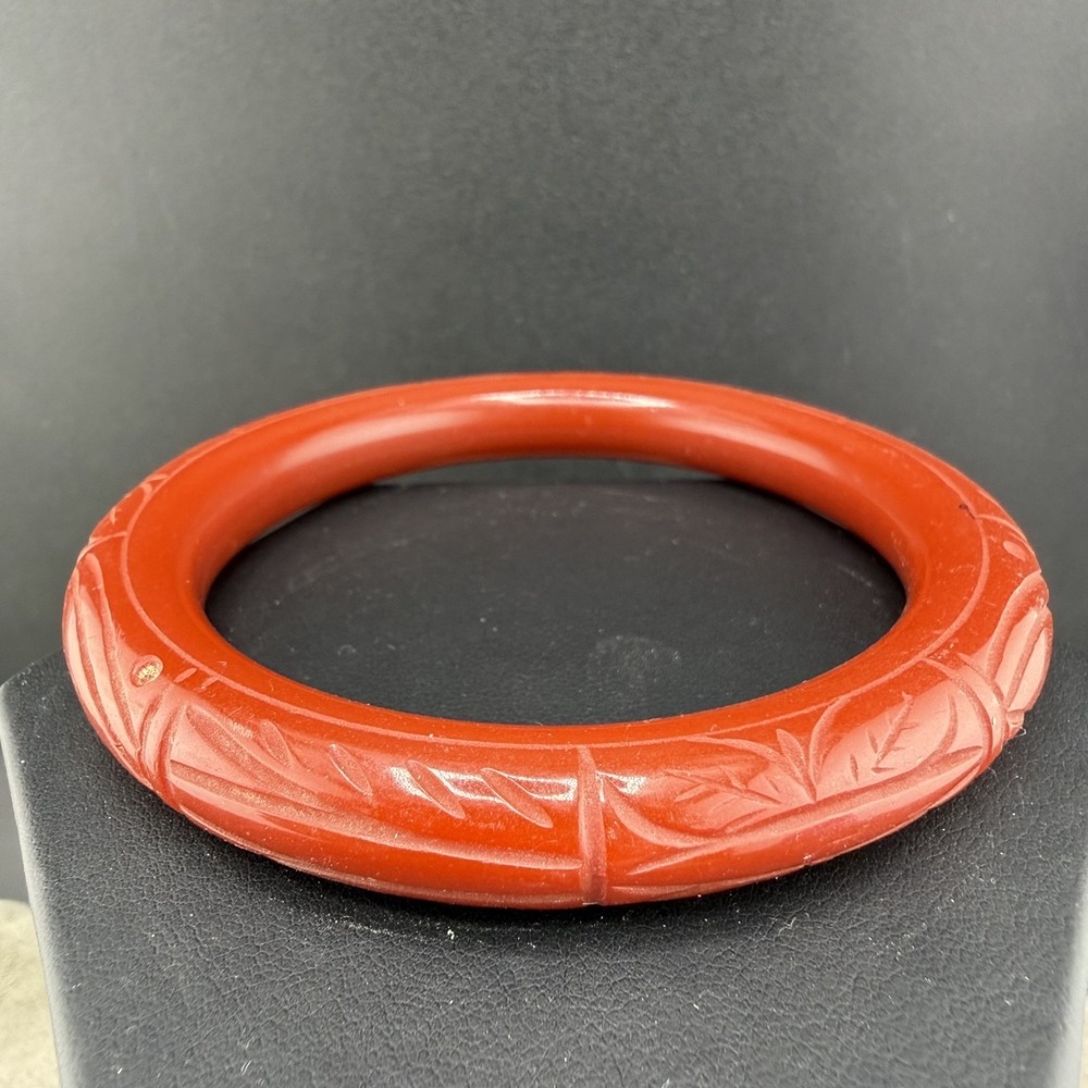Vintage Estate Bangle Bracelet Red Carved Acrylic 8.5"